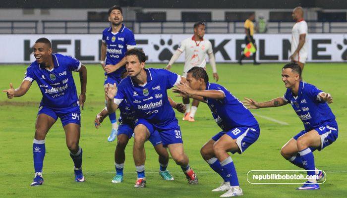Chemistry Lini Tengah Persib Semakin Solid, Thom Haye Puji Adam Alis dan Eliano Reijnders