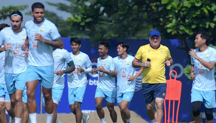 Pelatih Puji Kedisiplinan Pemain Persib, Siap Gas Pol di Sisa Musim