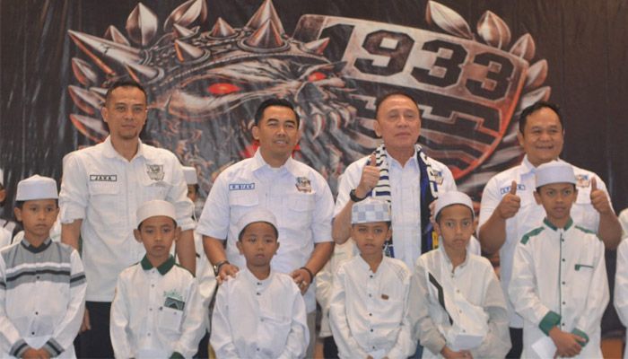 Silaturahmi Akbar BOMBER se-Jawa Barat: Iwan Bule Kobarkan Semangat Juara Persib dan Pesan Bakti pada Ibu