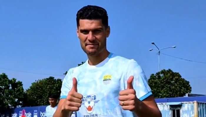 Usai Menepi, Julio Cesar Tak Mau Setengah-setengah