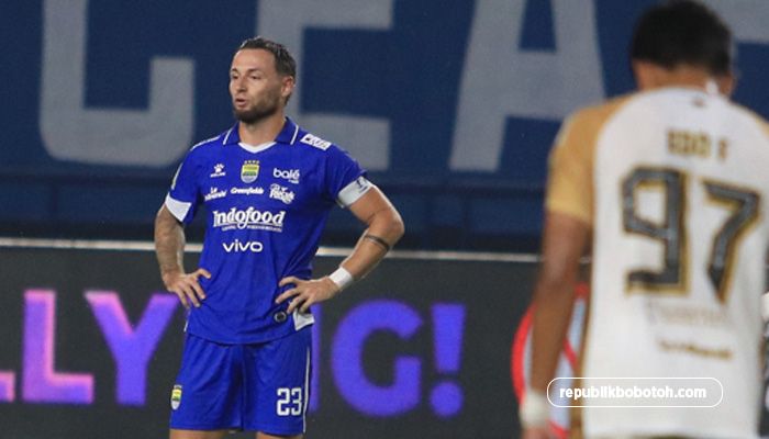 Pesan Unik Marc Klok ke Nick Kuipers Jelang Duel Panas Persib vs Dewa United