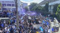 Lautan Biru Padati Asia Afrika, Bobotoh Rela Menginap Demi Sambut Persib Juara