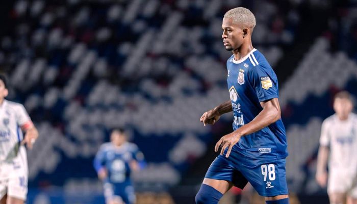 Persib Ditikung Klub Kuwait dalam Perburuan Winger asal Brasil?