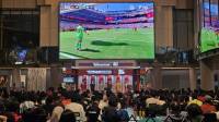 Telkomsel Temani Warga dengan Paket Bola Gembira dan Nonton Bareng di Lebih dari 40 Titik Jabotabek Jabar