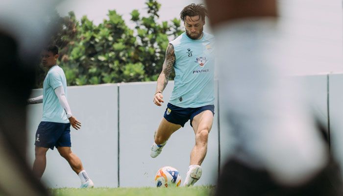 Persib Tinggalkan Sejumlah Pemain di Bandung, Igor Tolic Bawa Kabar Positif