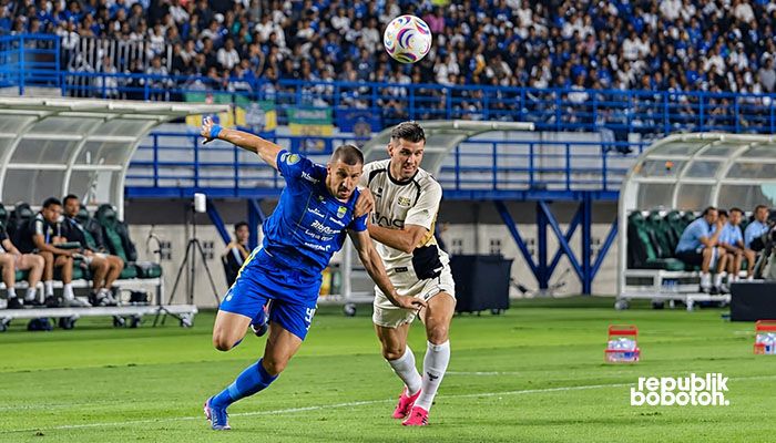 Hasil Babak I Persib vs Dewa United, Maung Bandung Tertinggal 2 Gol